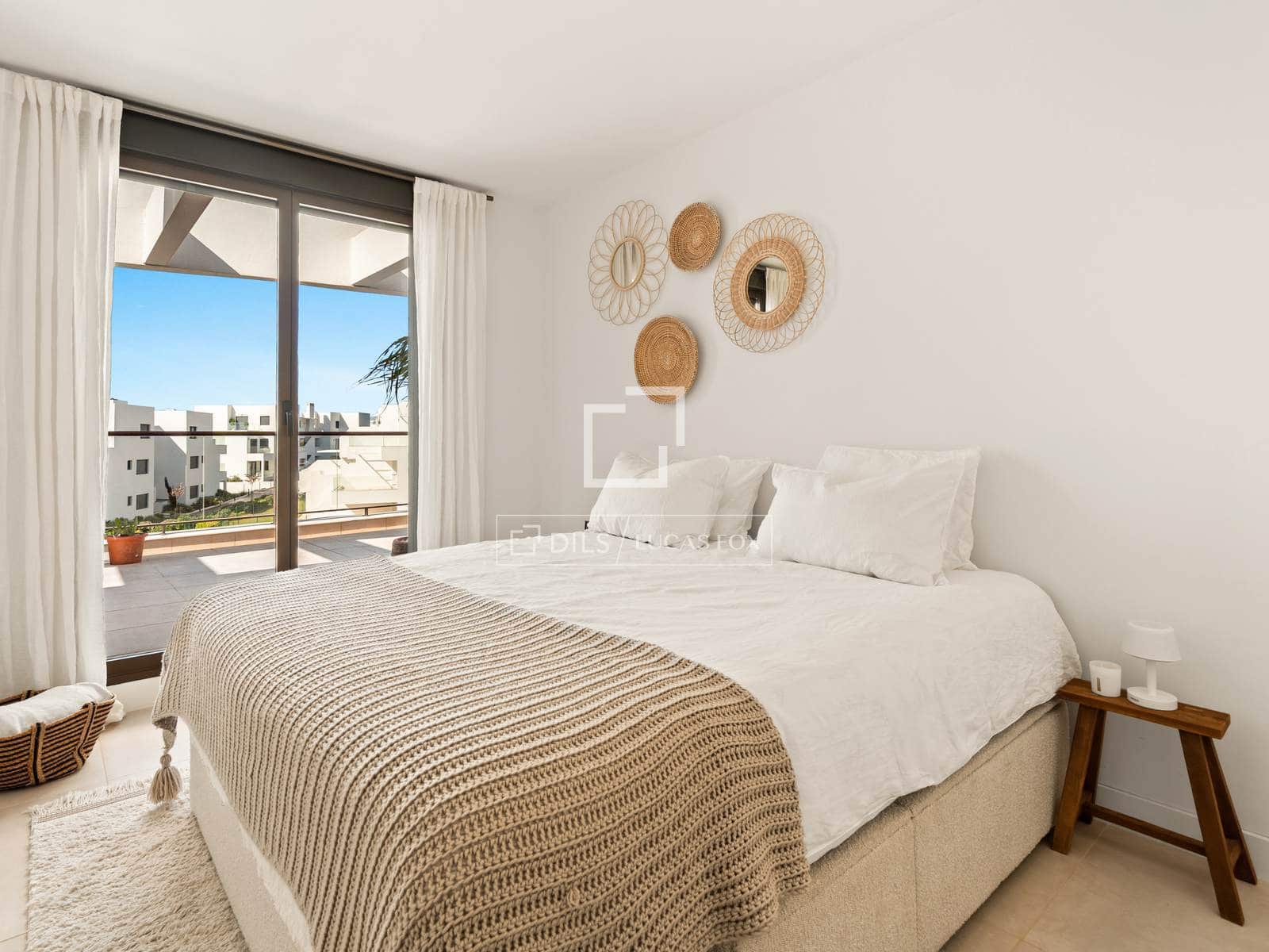 2 soverom Leilighet til salgs i Casares med svømmebasseng garasje - € 739 000 (Ref: 9852998)