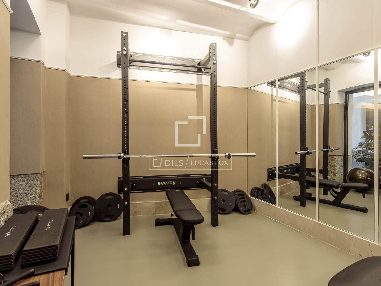 2 bedroom Apartment for rent in Madrid city - € 12,000 (Ref: 9852999)