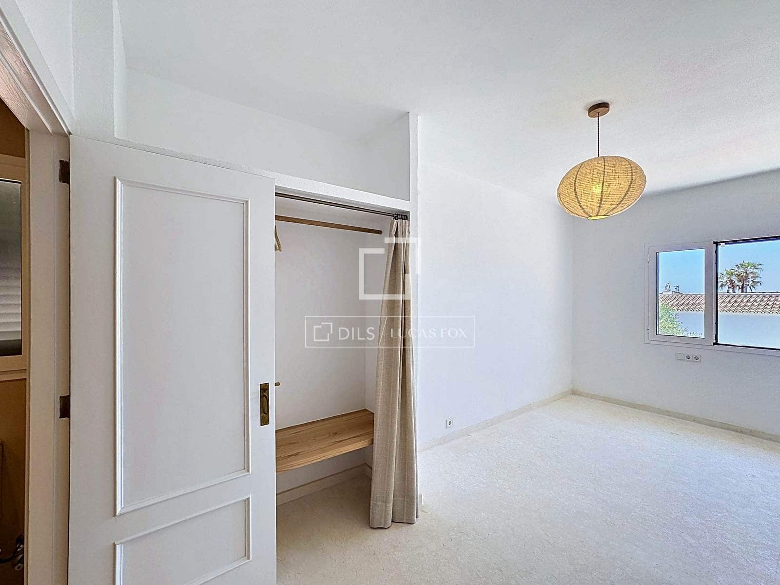 4 soveværelse Villa til salg i Es Castell med swimmingpool garage - € 1.195.000 (Ref: 9853000)