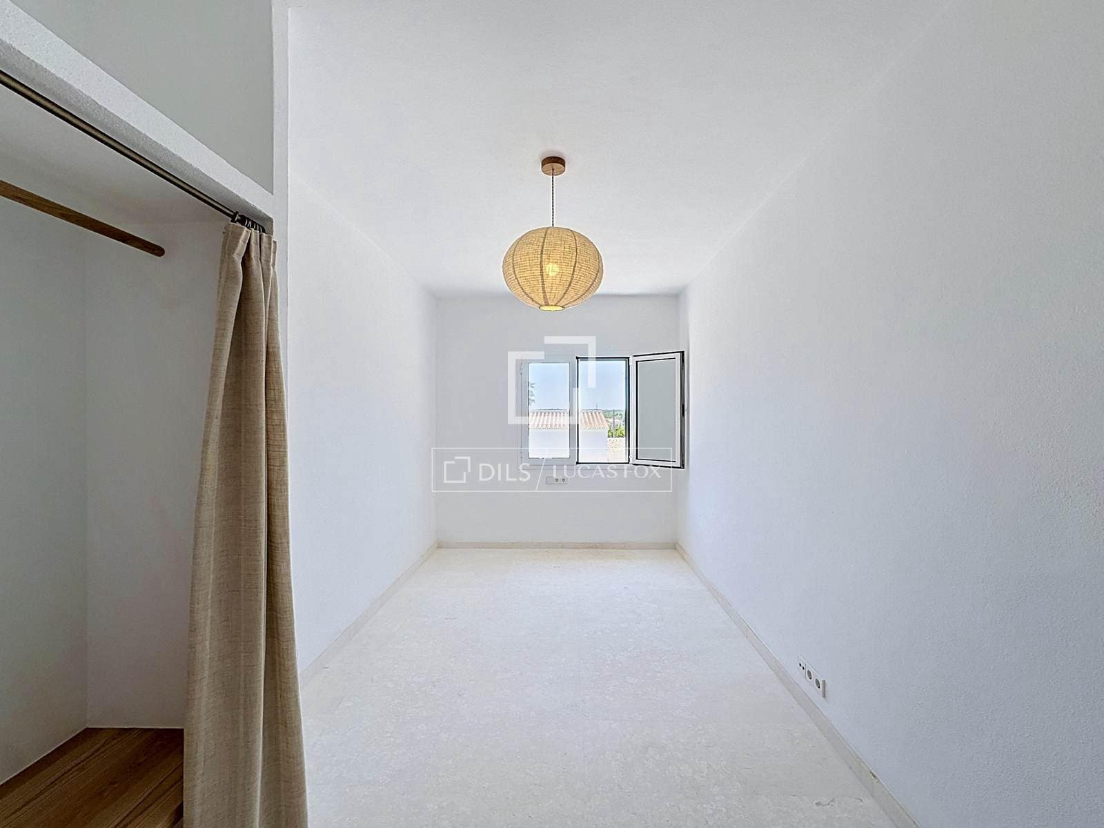 4 soveværelse Villa til salg i Es Castell med swimmingpool garage - € 1.195.000 (Ref: 9853000)