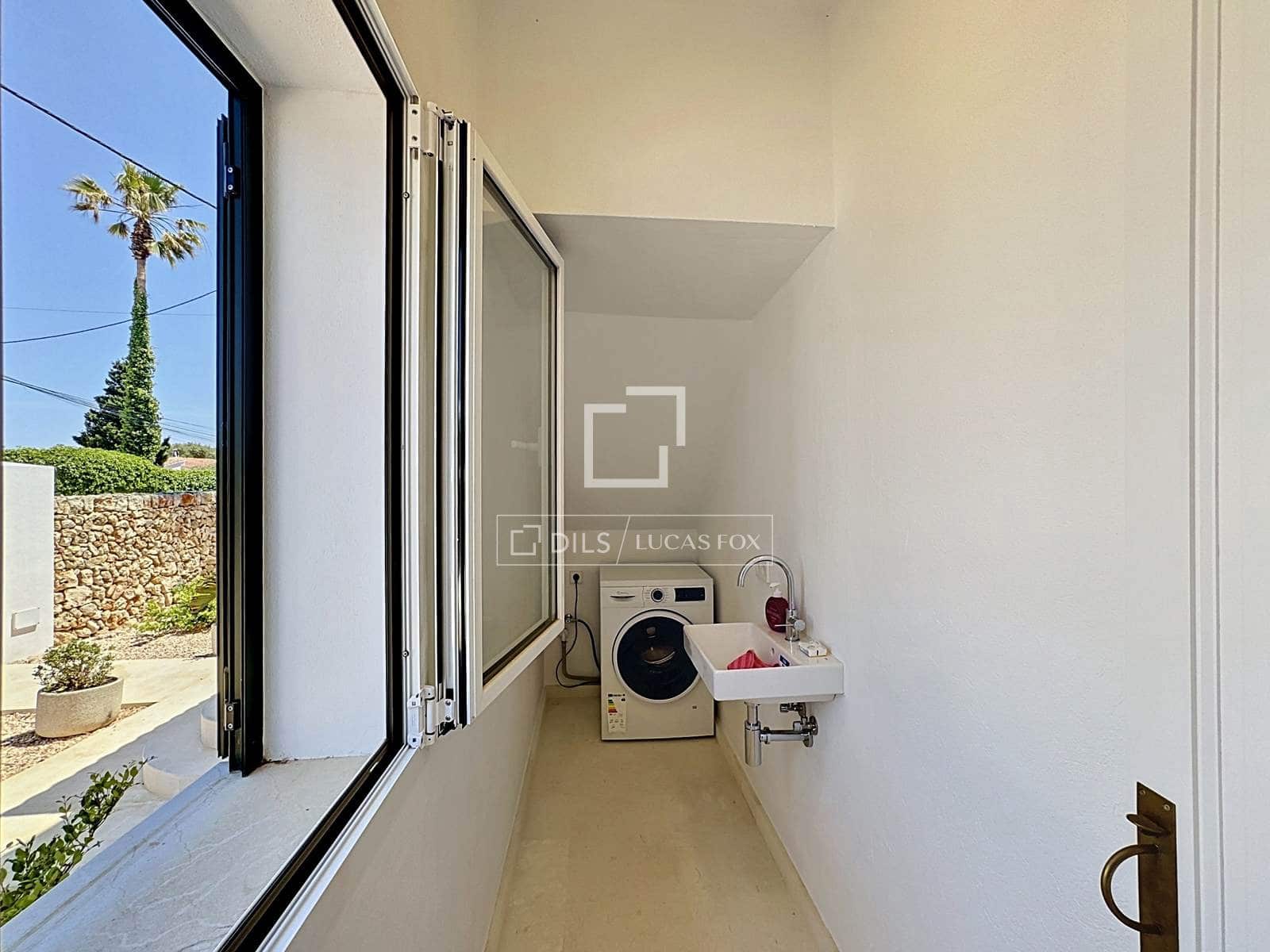4 soveværelse Villa til salg i Es Castell med swimmingpool garage - € 1.195.000 (Ref: 9853000)