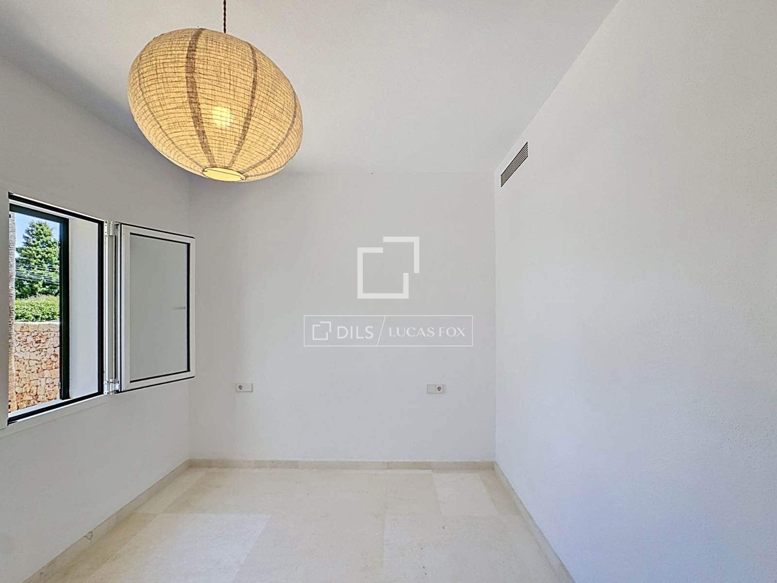 4 soveværelse Villa til salg i Es Castell med swimmingpool garage - € 1.195.000 (Ref: 9853000)