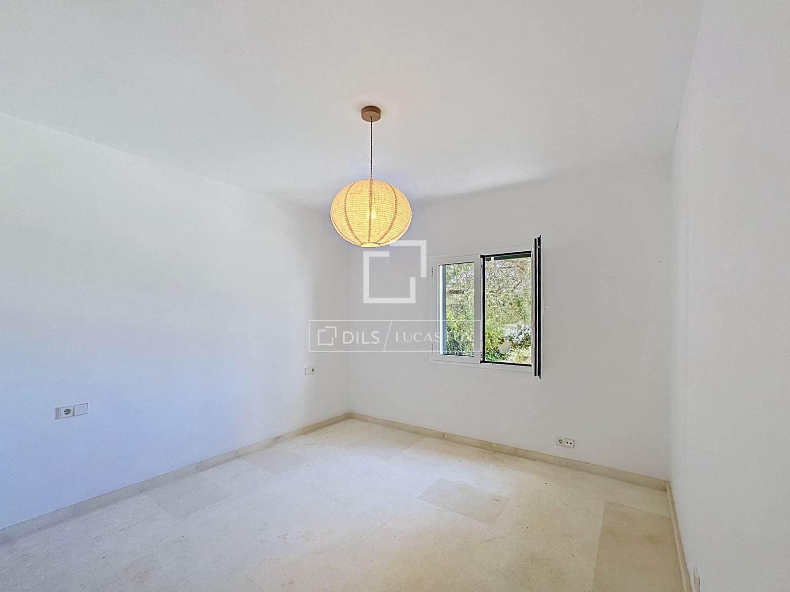 4 soveværelse Villa til salg i Es Castell med swimmingpool garage - € 1.195.000 (Ref: 9853000)
