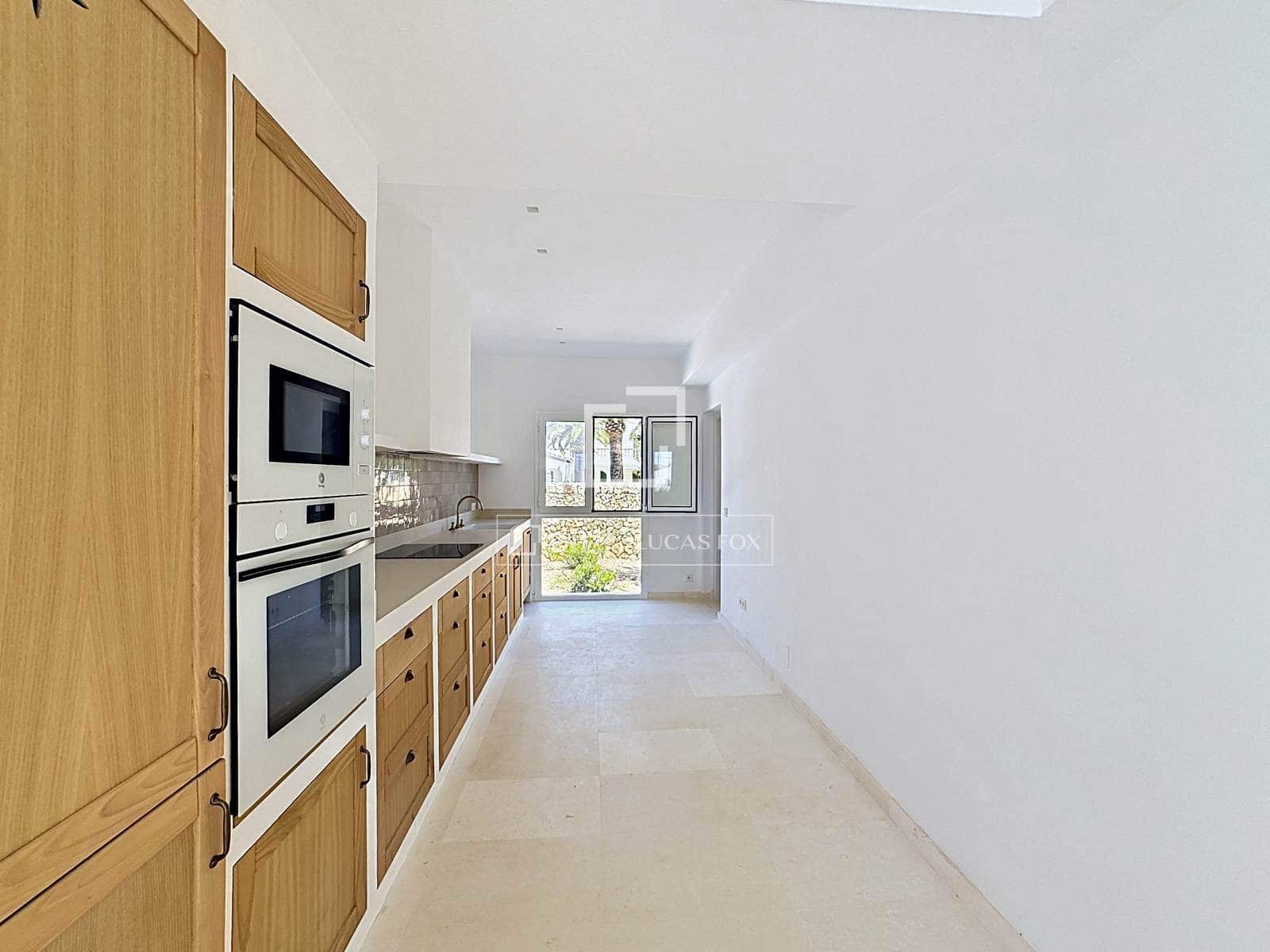 4 soveværelse Villa til salg i Es Castell med swimmingpool garage - € 1.195.000 (Ref: 9853000)
