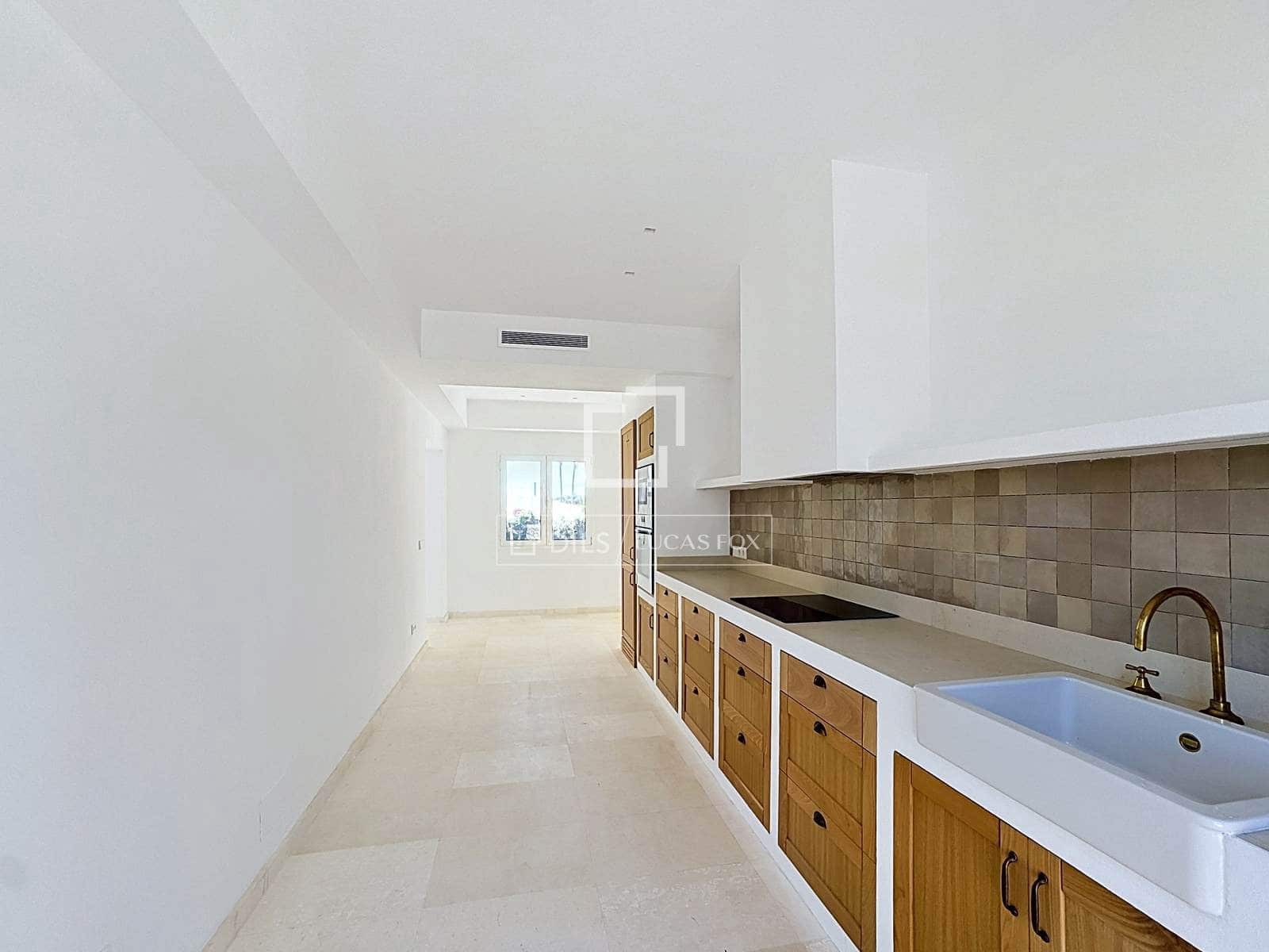 4 soveværelse Villa til salg i Es Castell med swimmingpool garage - € 1.195.000 (Ref: 9853000)