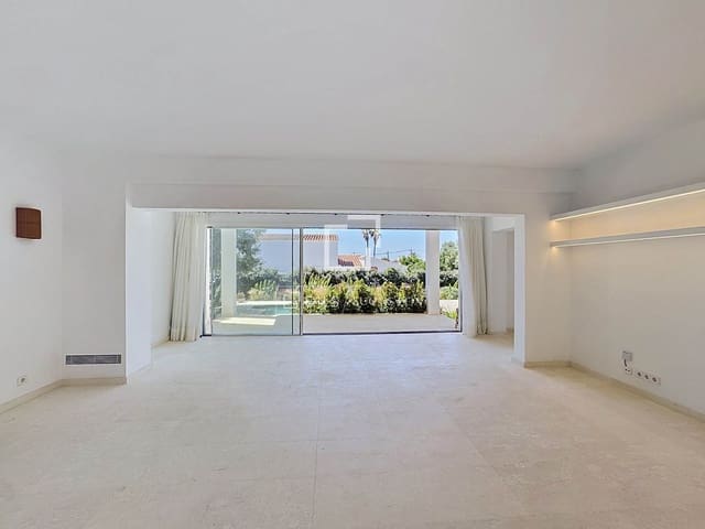 4 soveværelse Villa til salg i Es Castell med swimmingpool garage - € 1.195.000 (Ref: 9853000)