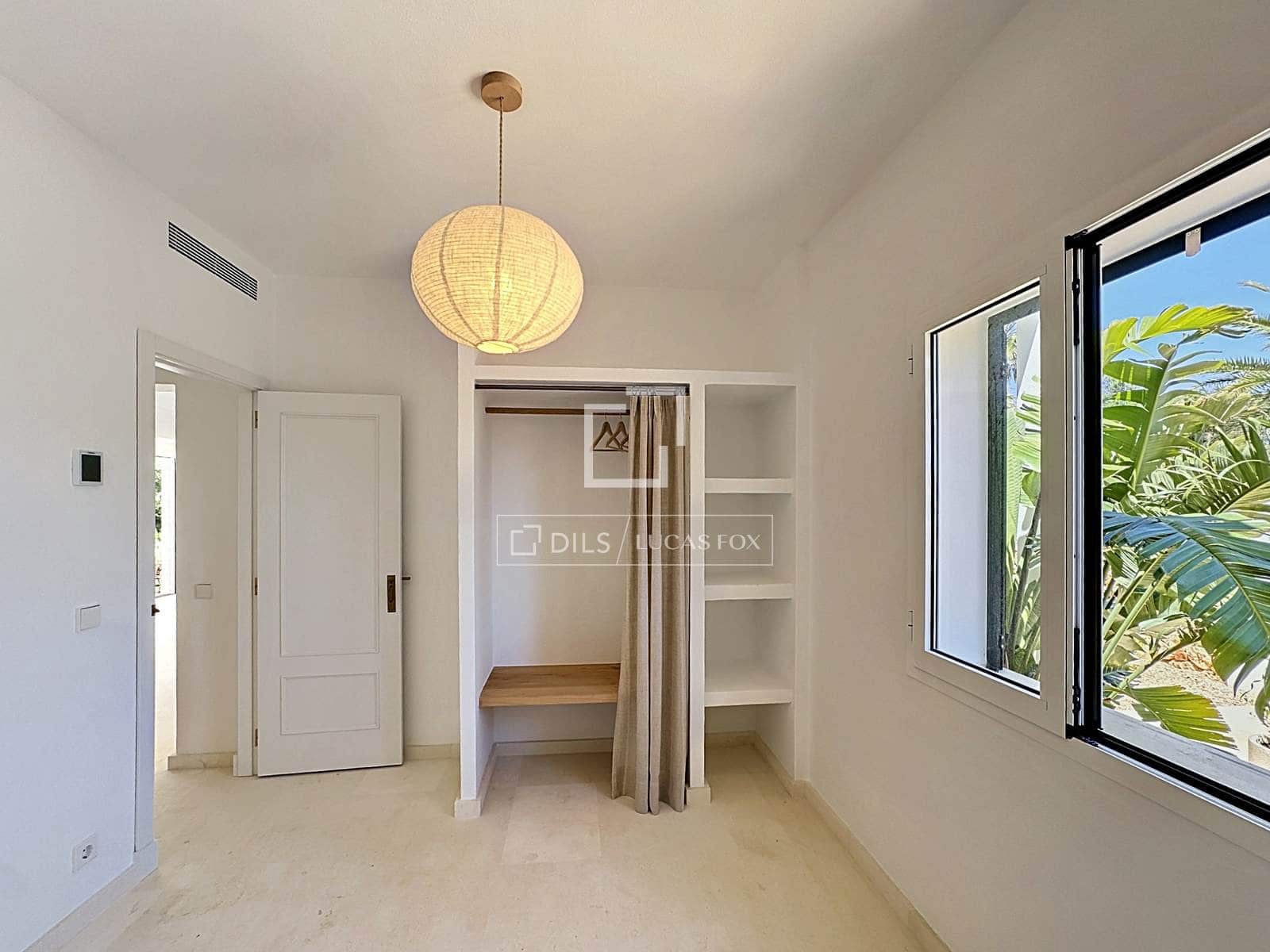 4 soveværelse Villa til salg i Es Castell med swimmingpool garage - € 1.195.000 (Ref: 9853000)