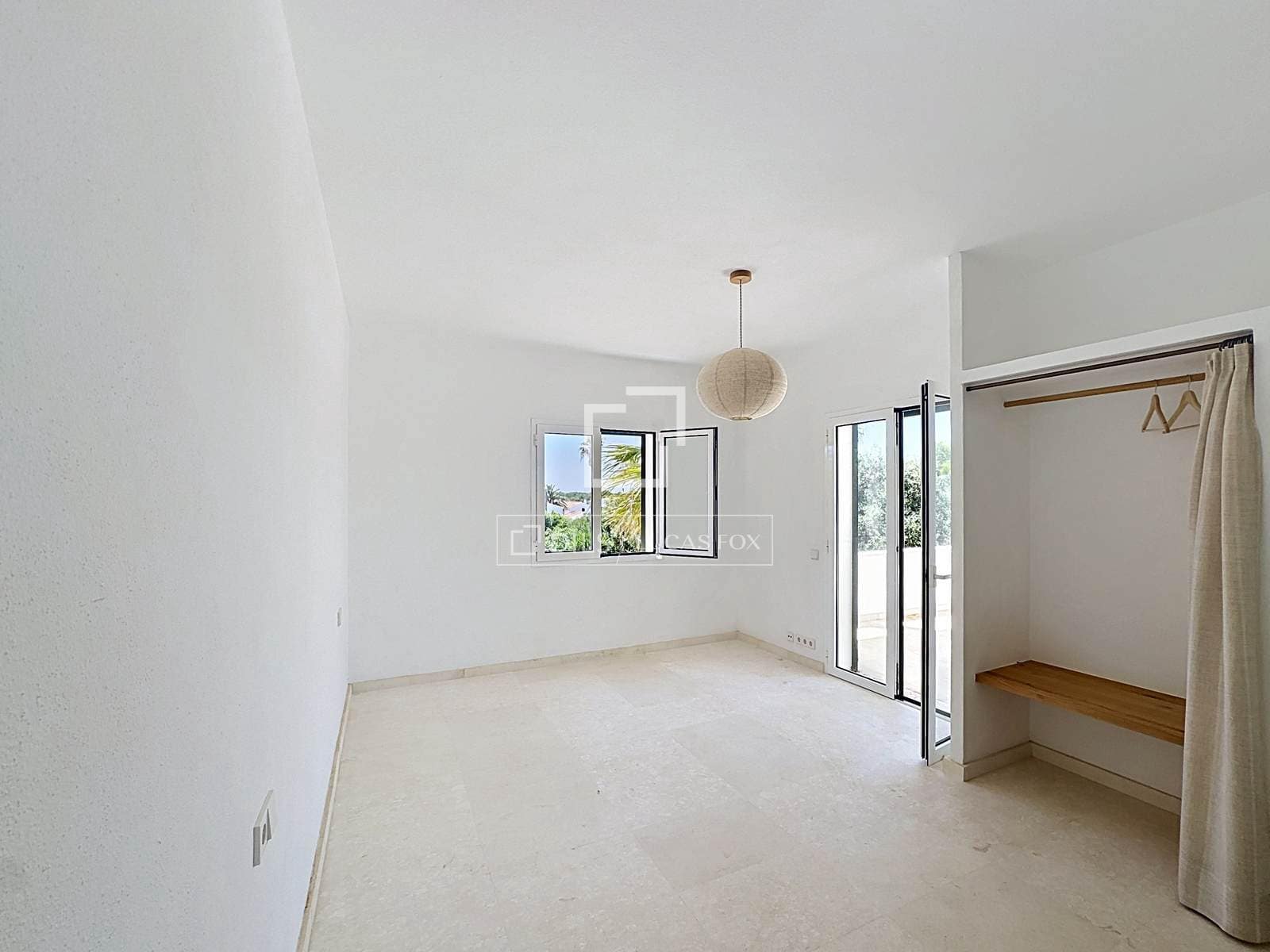 4 soveværelse Villa til salg i Es Castell med swimmingpool garage - € 1.195.000 (Ref: 9853000)