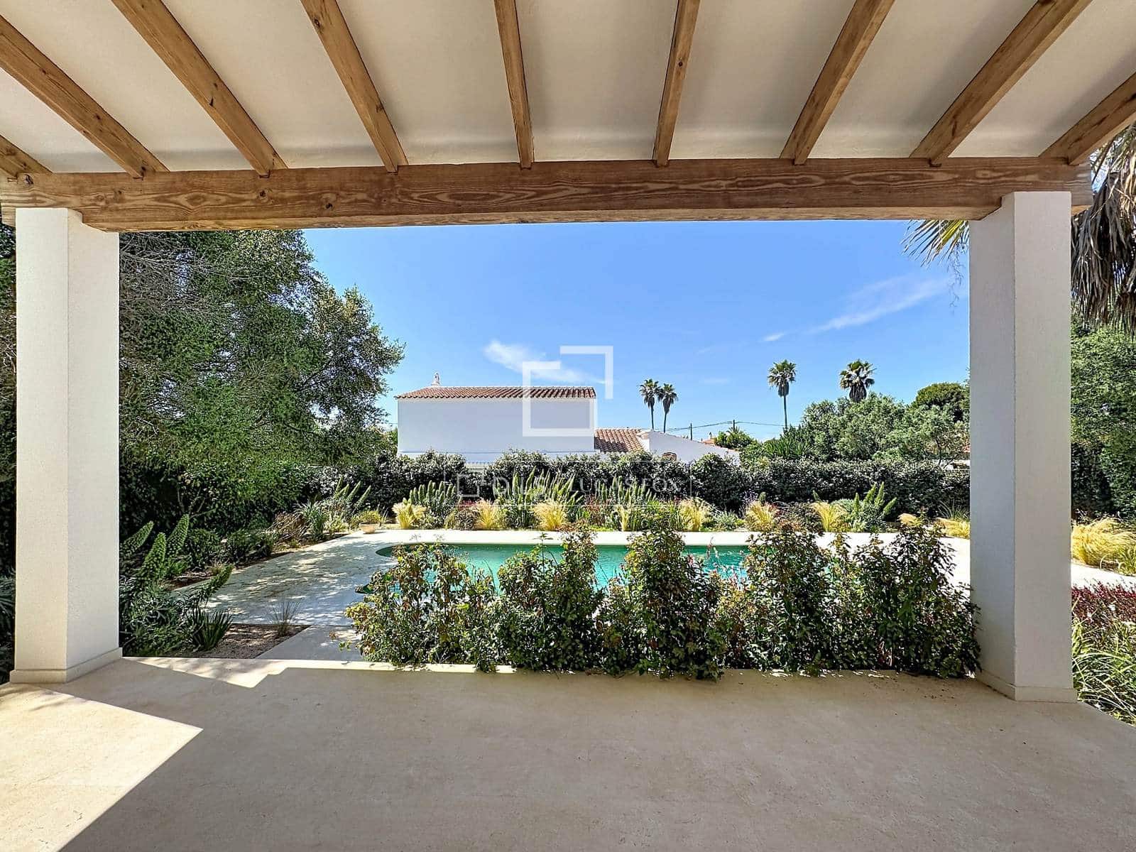 4 soveværelse Villa til salg i Es Castell med swimmingpool garage - € 1.195.000 (Ref: 9853000)
