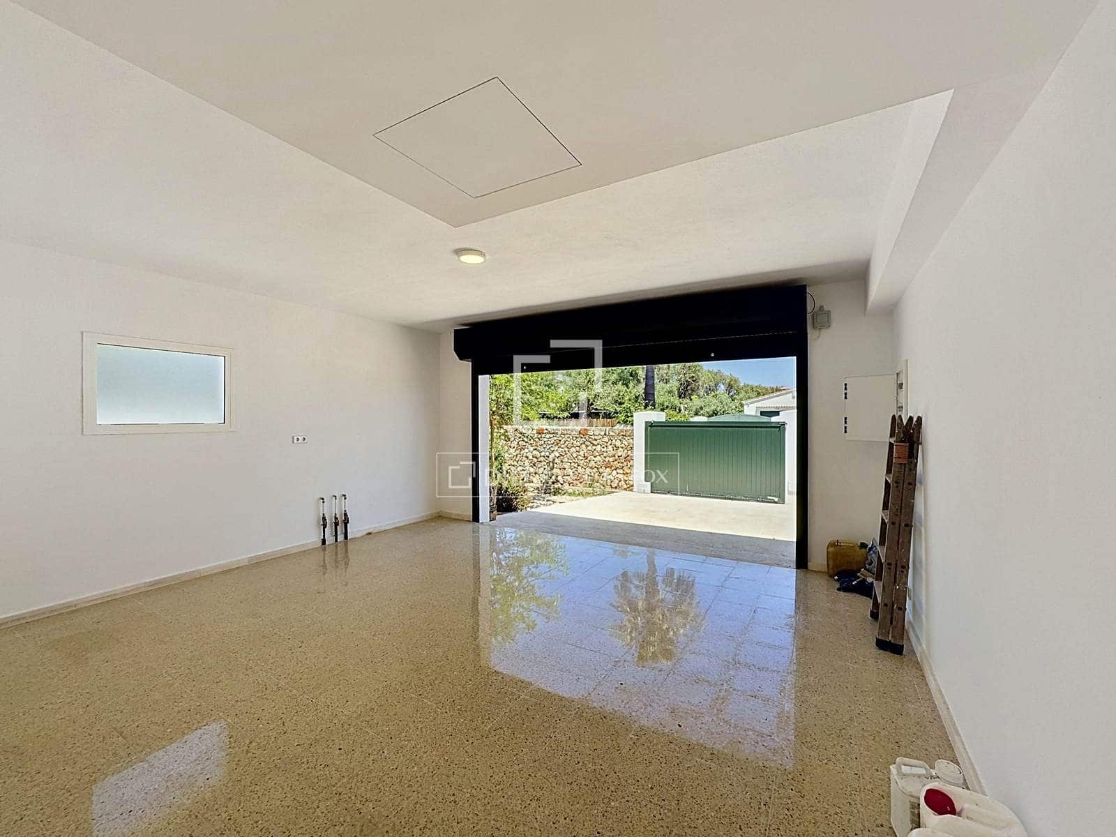 4 soveværelse Villa til salg i Es Castell med swimmingpool garage - € 1.195.000 (Ref: 9853000)