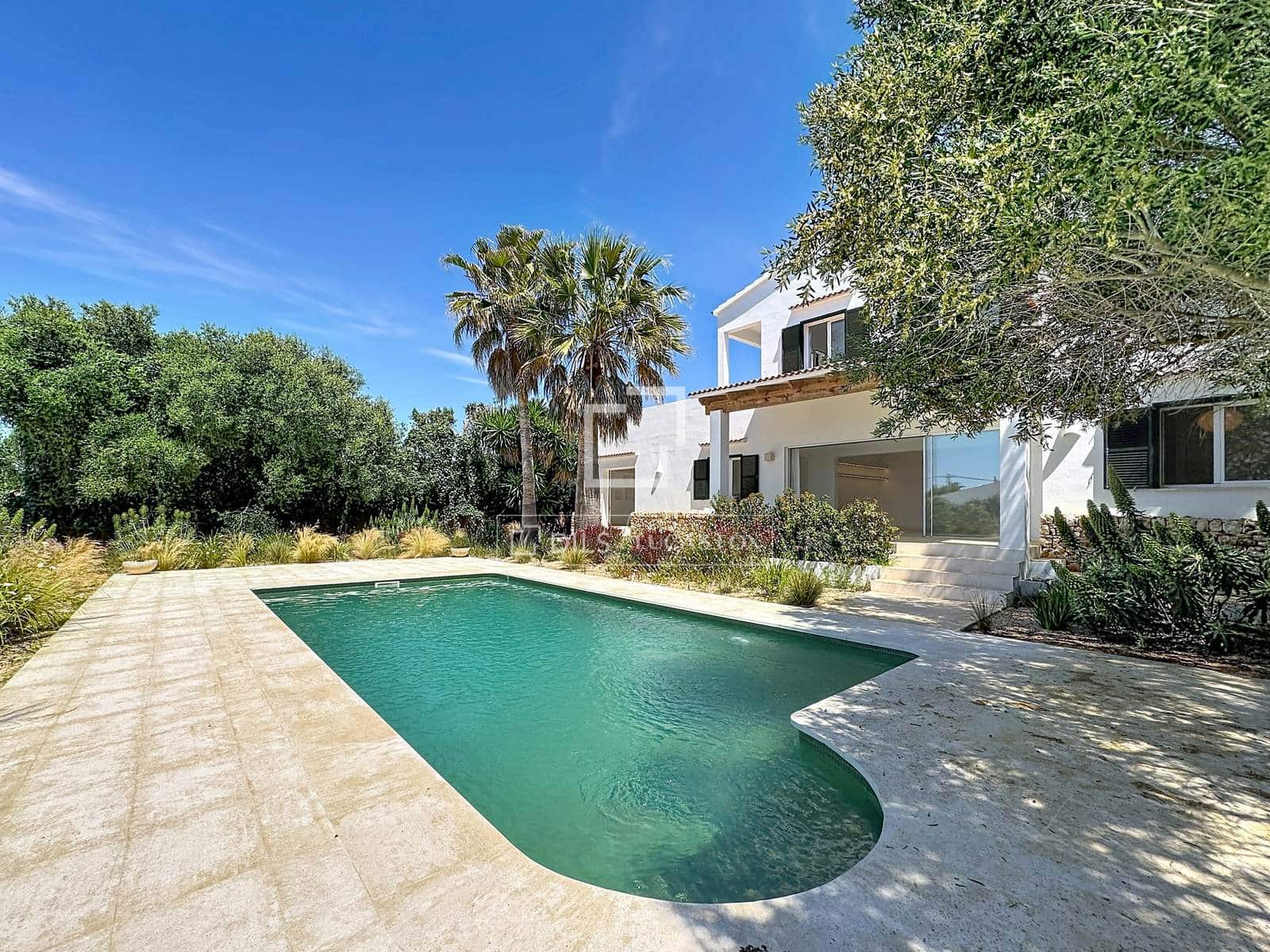 4 soveværelse Villa til salg i Es Castell med swimmingpool garage - € 1.195.000 (Ref: 9853000)