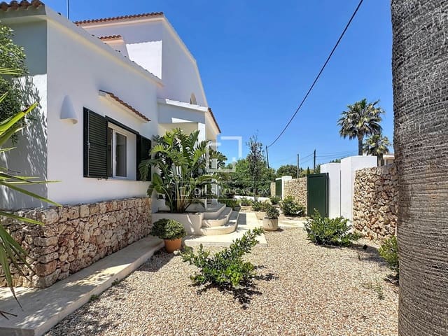 4 soveværelse Villa til salg i Es Castell med swimmingpool garage - € 1.195.000 (Ref: 9853000)
