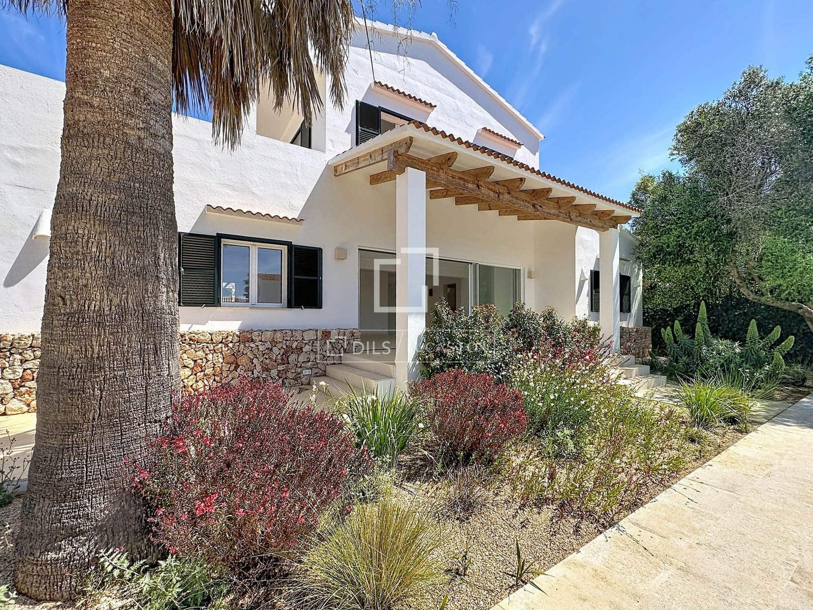 4 soveværelse Villa til salg i Es Castell med swimmingpool garage - € 1.195.000 (Ref: 9853000)