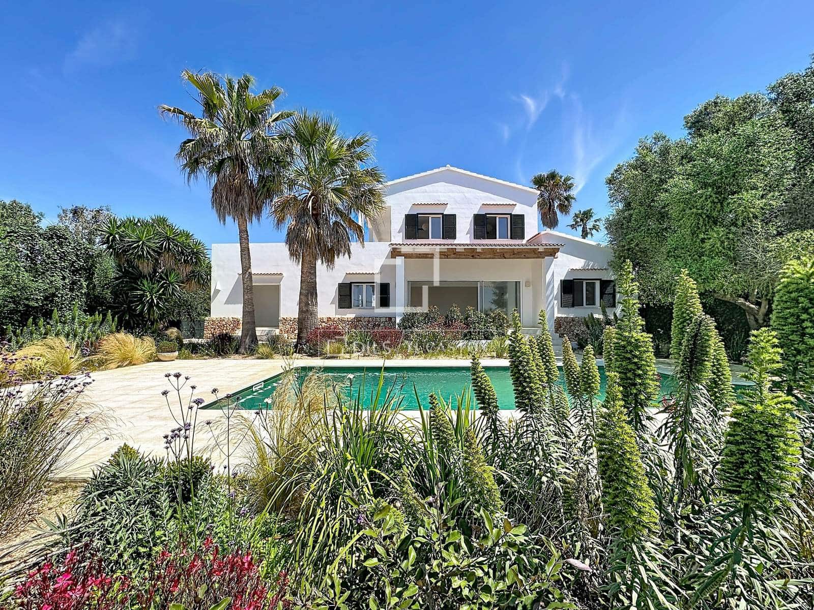 4 soveværelse Villa til salg i Es Castell med swimmingpool garage - € 1.195.000 (Ref: 9853000)