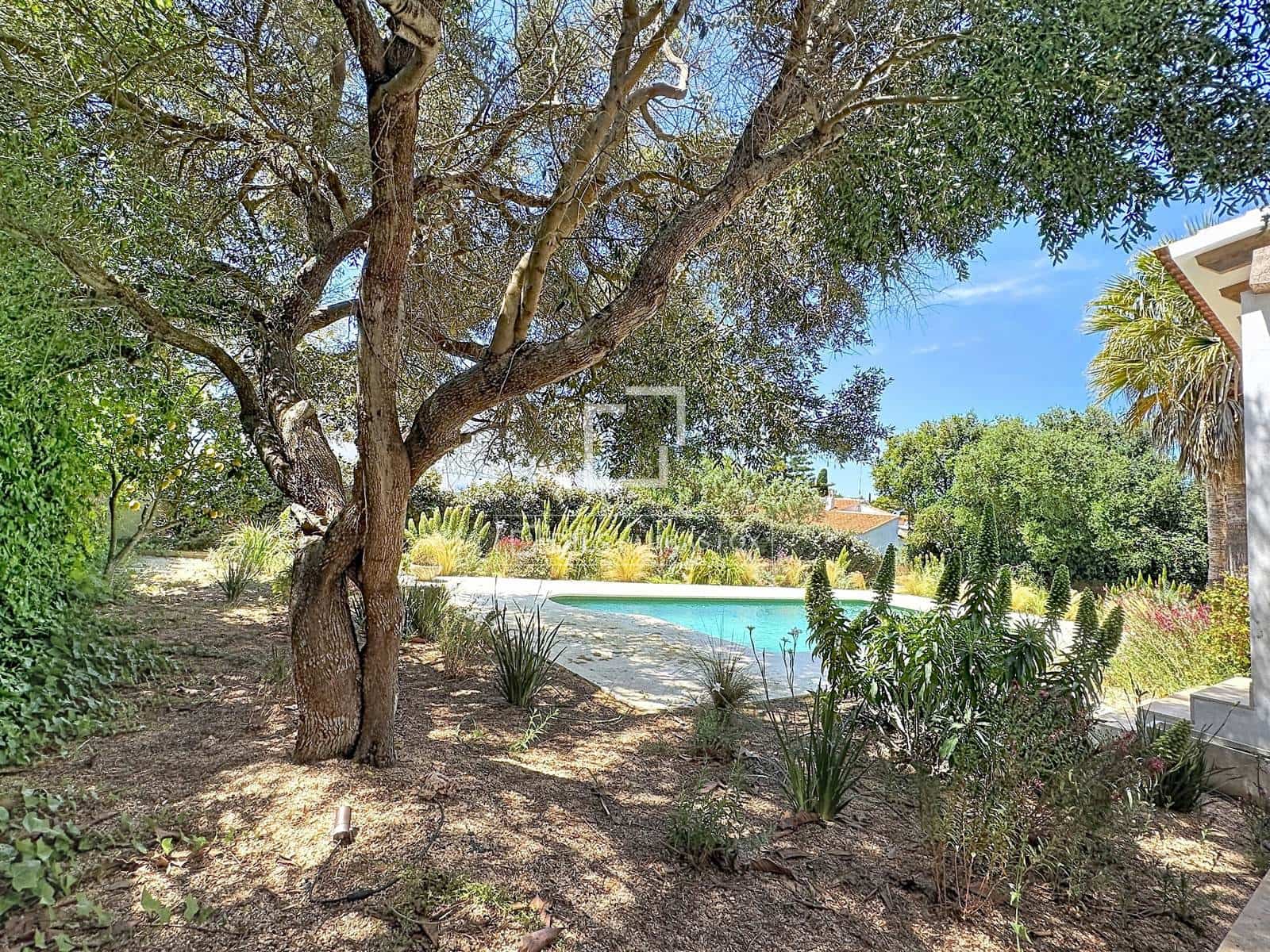 4 soveværelse Villa til salg i Es Castell med swimmingpool garage - € 1.195.000 (Ref: 9853000)
