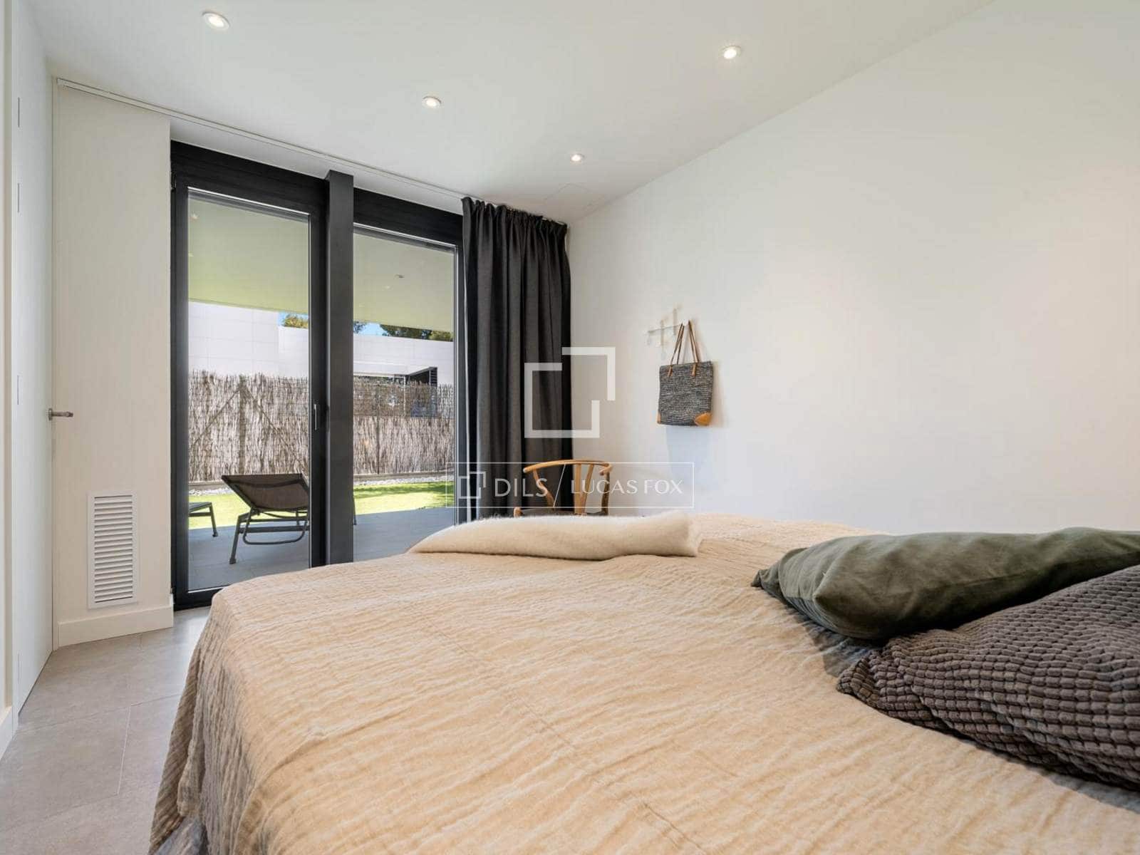 4 soverom Villa til salgs i Tarragona by med svømmebasseng garasje - € 1 285 000 (Ref: 9854390)