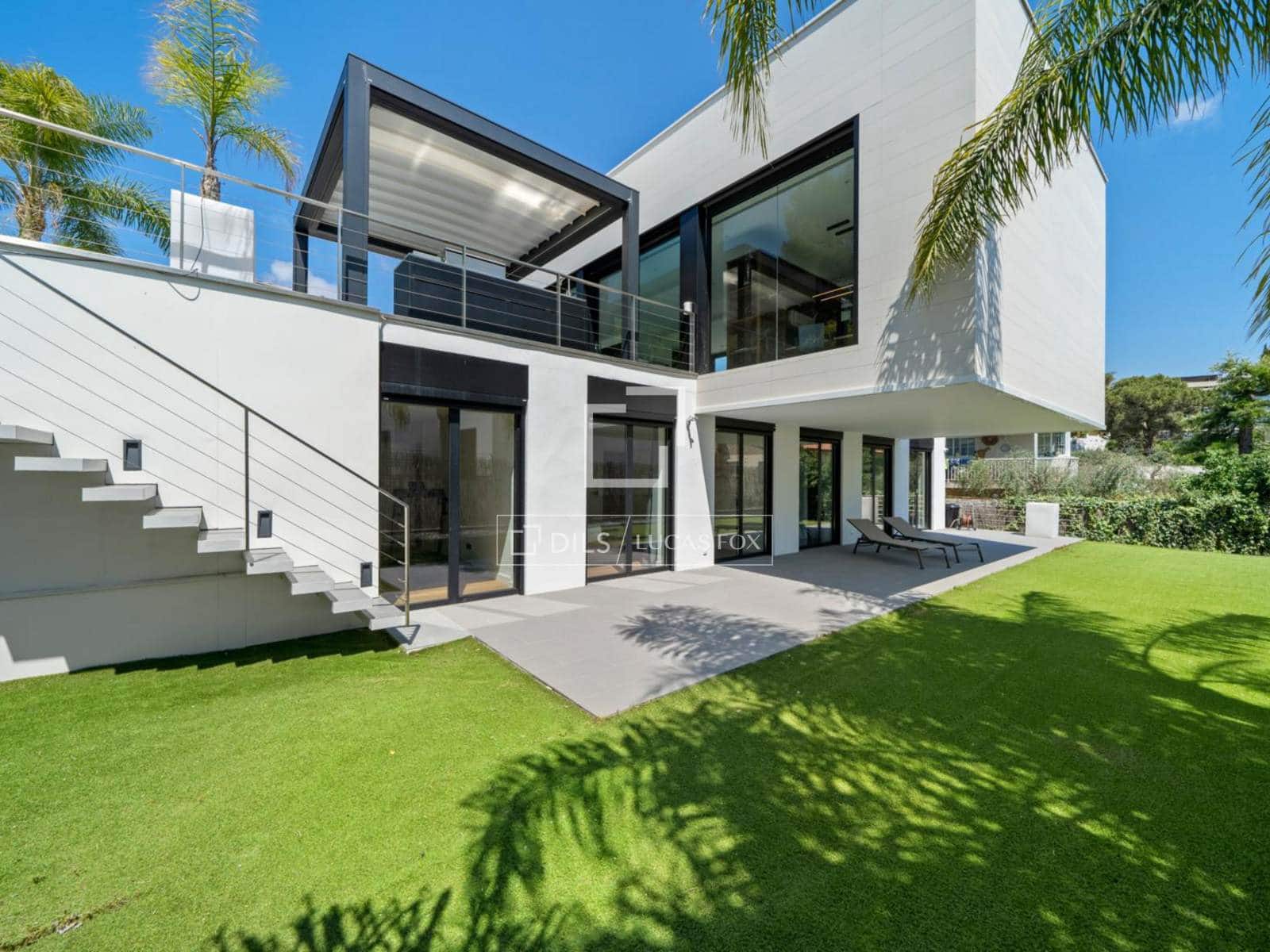 4 soverom Villa til salgs i Tarragona by med svømmebasseng garasje - € 1 285 000 (Ref: 9854390)