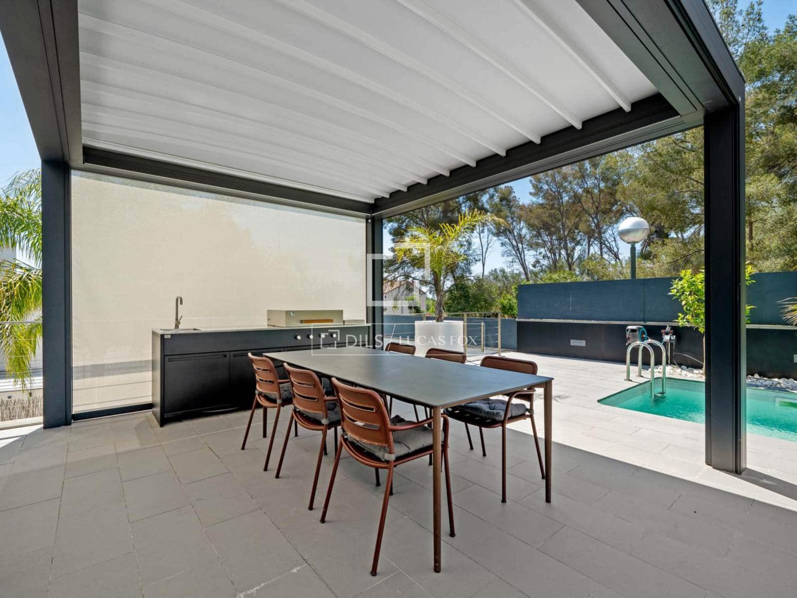 4 soverom Villa til salgs i Tarragona by med svømmebasseng garasje - € 1 285 000 (Ref: 9854390)