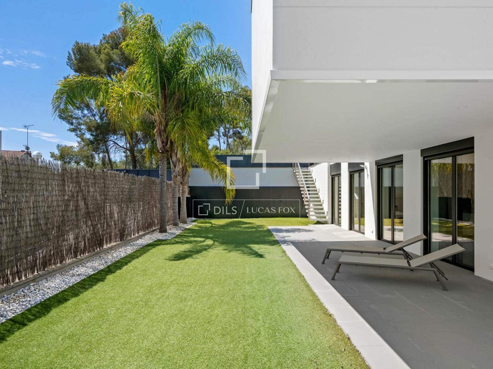 4 soverom Villa til salgs i Tarragona by med svømmebasseng garasje - € 1 285 000 (Ref: 9854390)