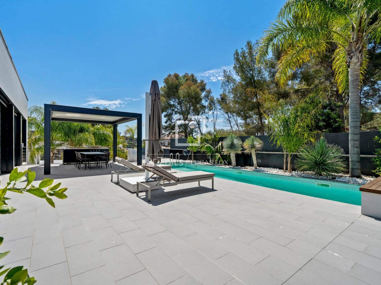 4 soverom Villa til salgs i Tarragona by med svømmebasseng garasje - € 1 285 000 (Ref: 9854390)