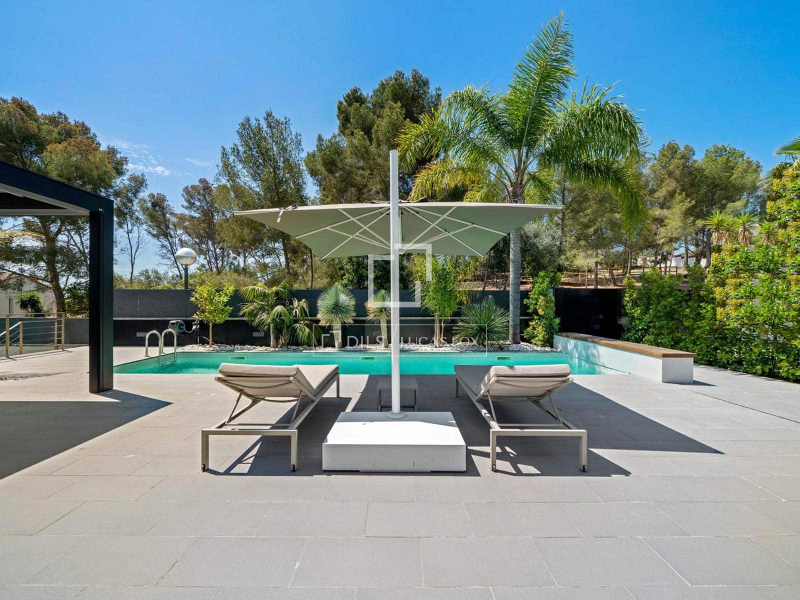 4 soverom Villa til salgs i Tarragona by med svømmebasseng garasje - € 1 285 000 (Ref: 9854390)