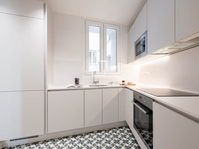 2 quarto Apartamento para arrendar em Madrid cidade - 3 000 € (Ref: 9854497)