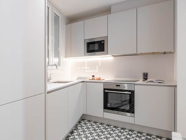 2 quarto Apartamento para arrendar em Madrid cidade - 3 000 € (Ref: 9854497)