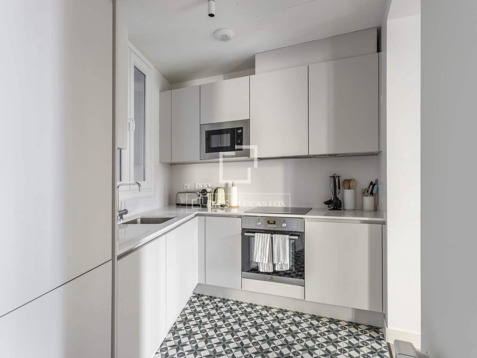 2 soverom Leilighet til leie i Madrid by - € 3 000 (Ref: 9854497)