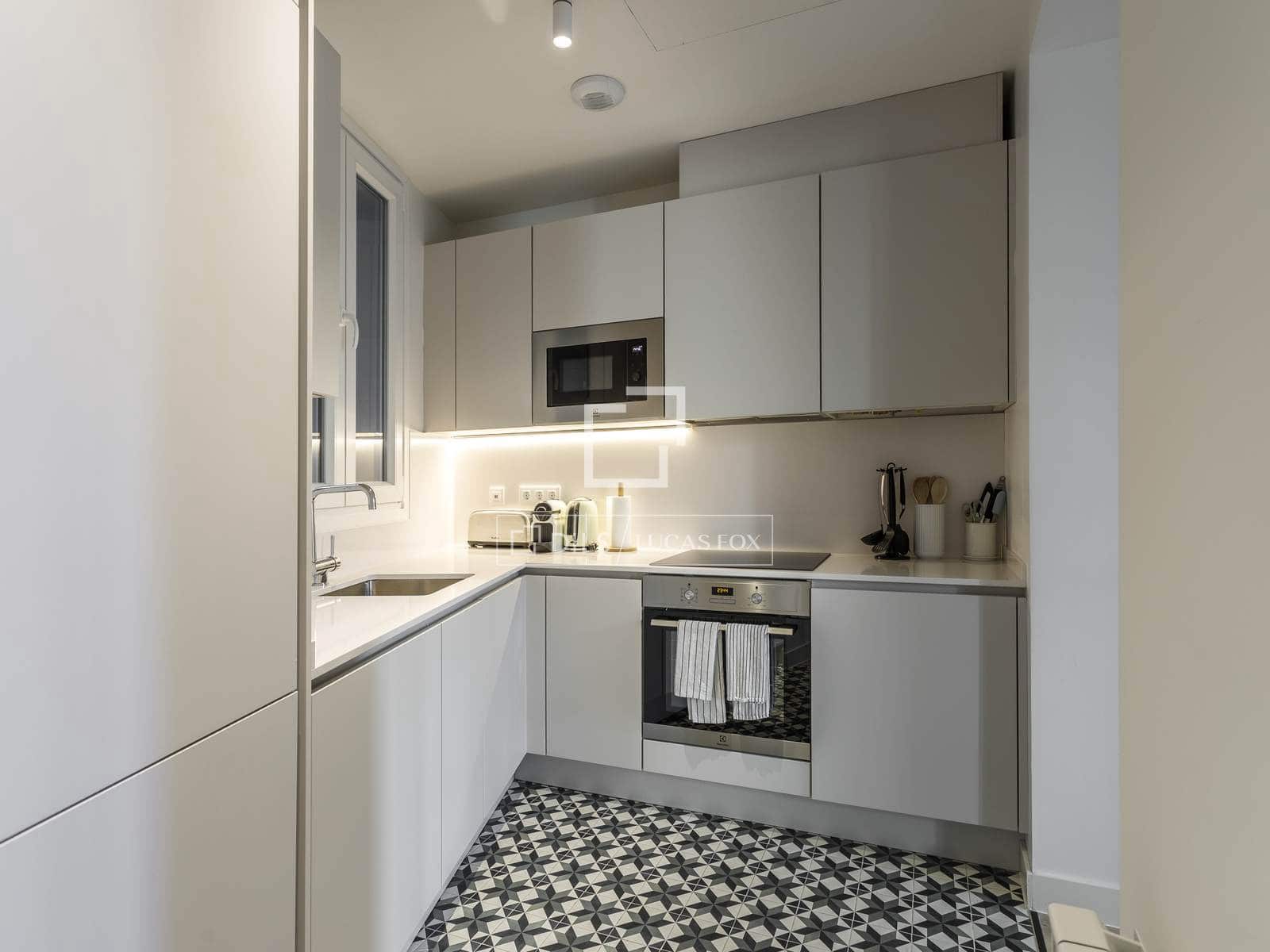 2 soverom Leilighet til leie i Madrid by - € 3 000 (Ref: 9854497)