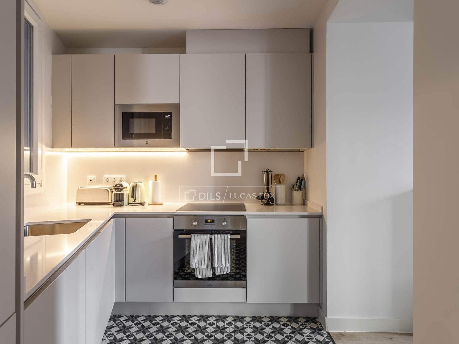2 soverom Leilighet til leie i Madrid by - € 3 000 (Ref: 9854497)
