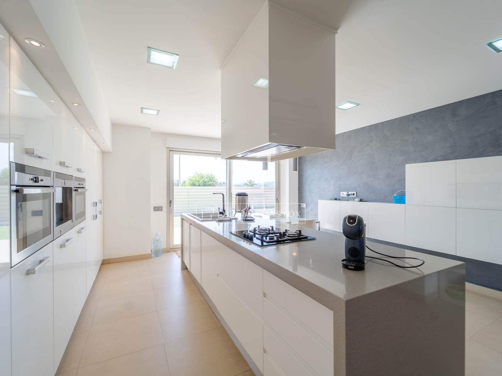 5 soveværelse Villa til salg i La Vall d'Uixo med swimmingpool garage - € 725.000 (Ref: 9854678)