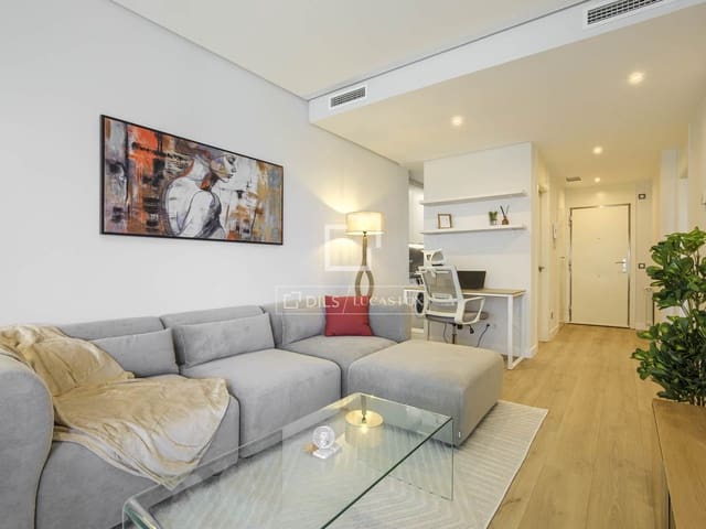 1 soveværelse Lejlighed til leje i Valdefuentes, Madrid by med garage - € 1.700 (Ref: 9858603)