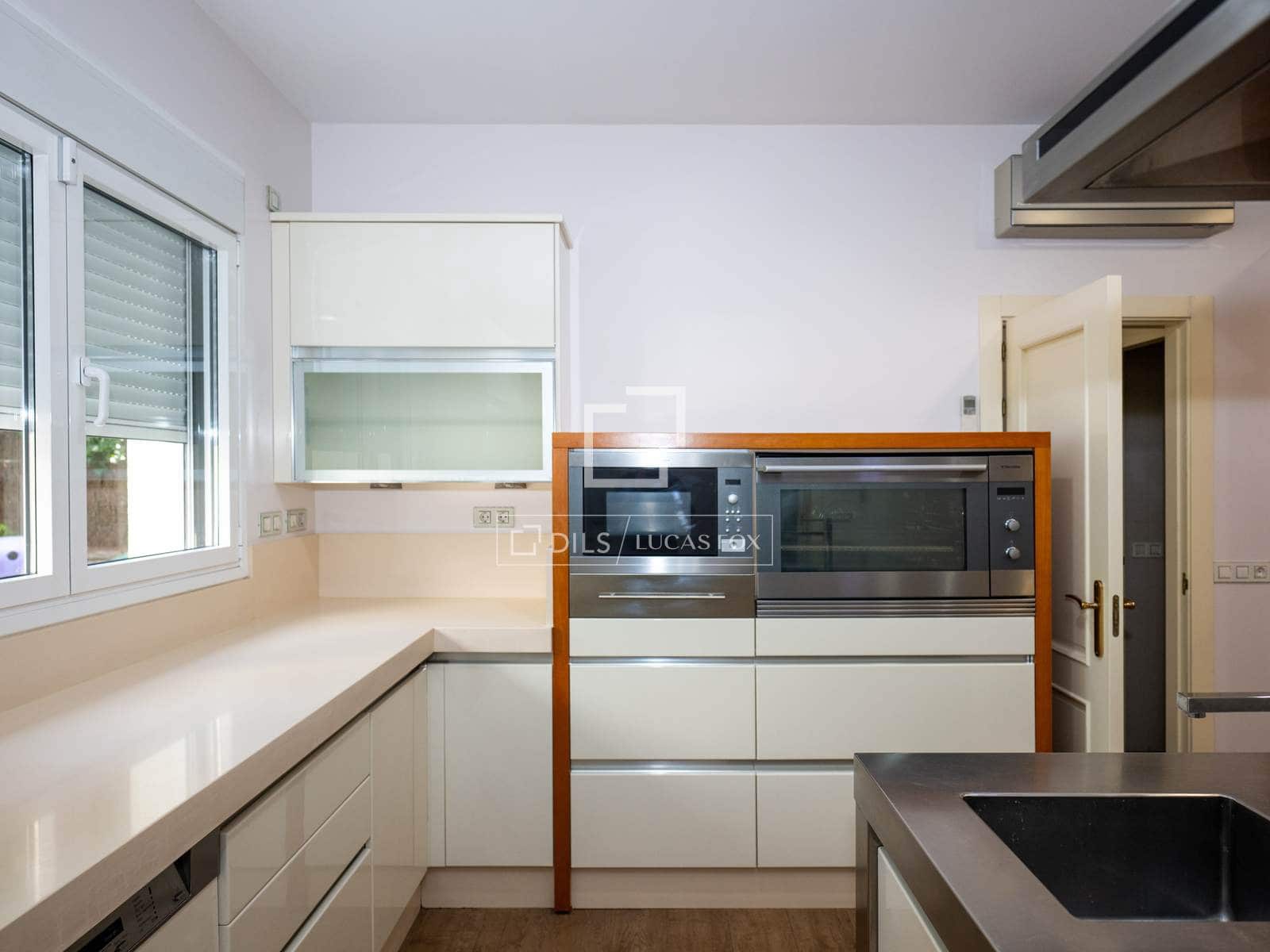 7 soveværelse Villa til leje i Madrid by med swimmingpool garage - € 15.000 (Ref: 9858606)