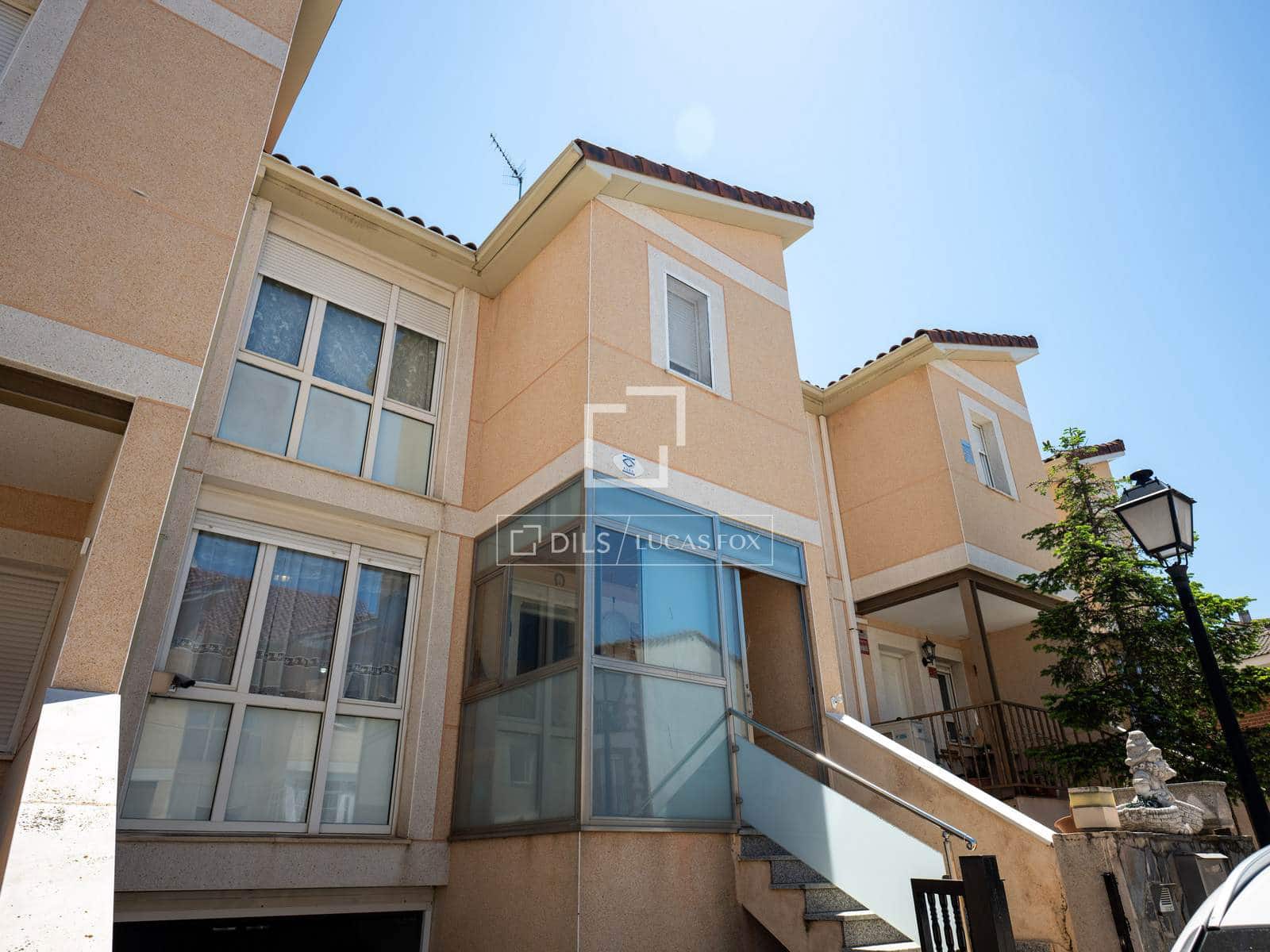 3 Zimmer Villa zu vermieten in Pedrezuela mit Garage - 2.300 € (Ref: 9858607)