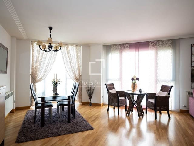 4 sovrum Lägenhet att hyra i Madrid stad med garage - 3 300 € (Ref: 9860782)