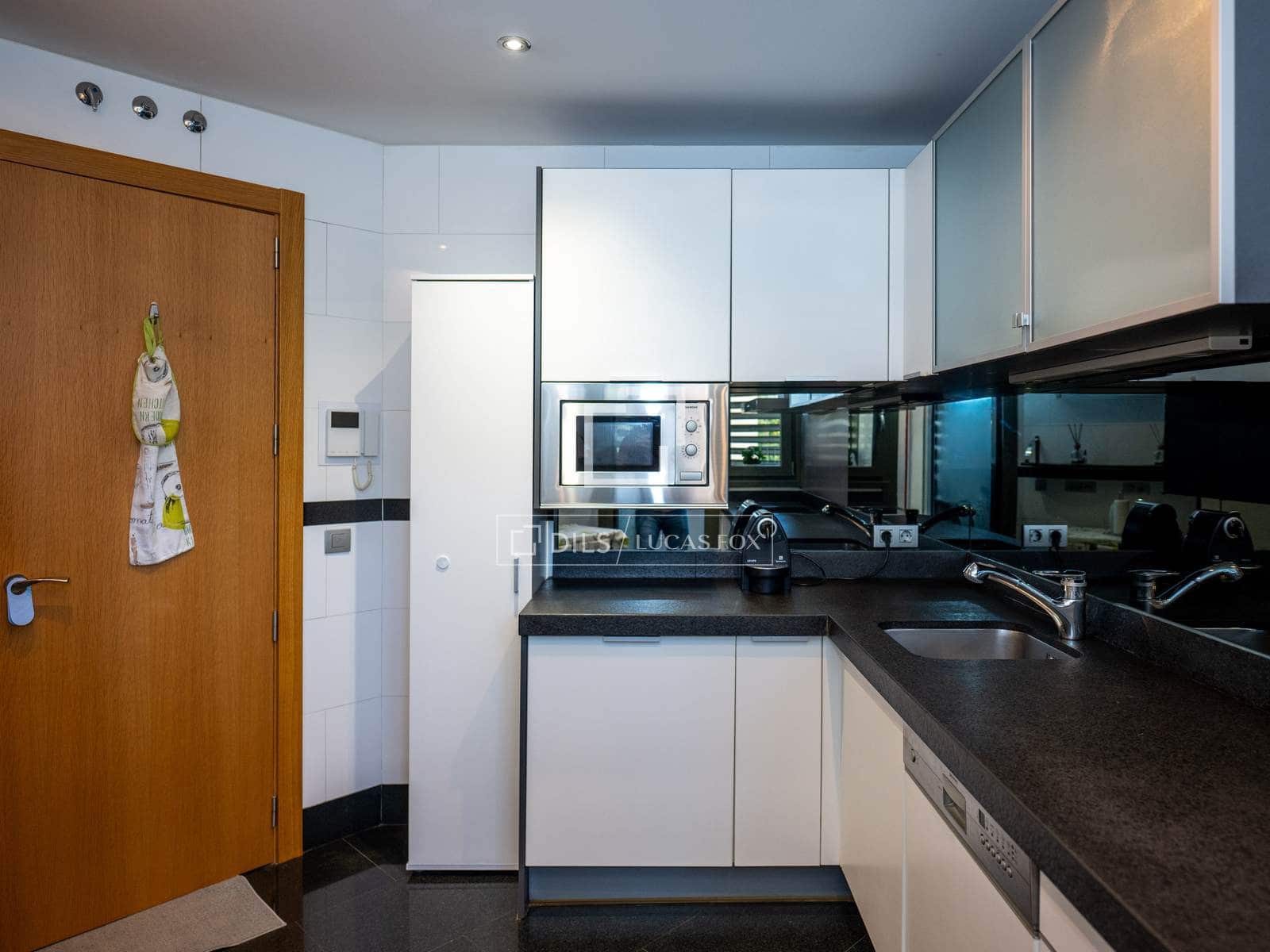 4 sovrum Lägenhet att hyra i Madrid stad med garage - 3 300 € (Ref: 9860782)