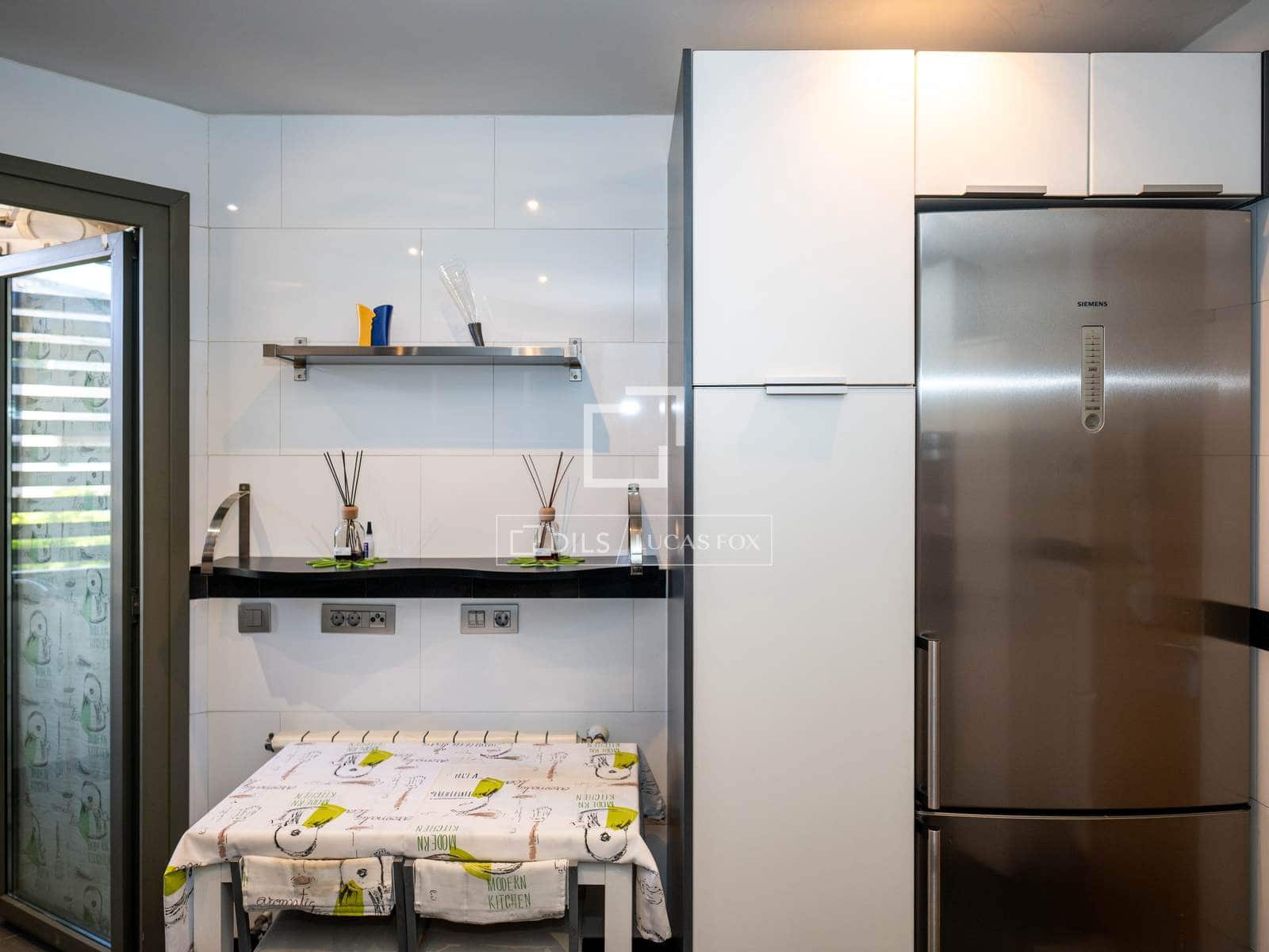 4 sovrum Lägenhet att hyra i Madrid stad med garage - 3 300 € (Ref: 9860782)