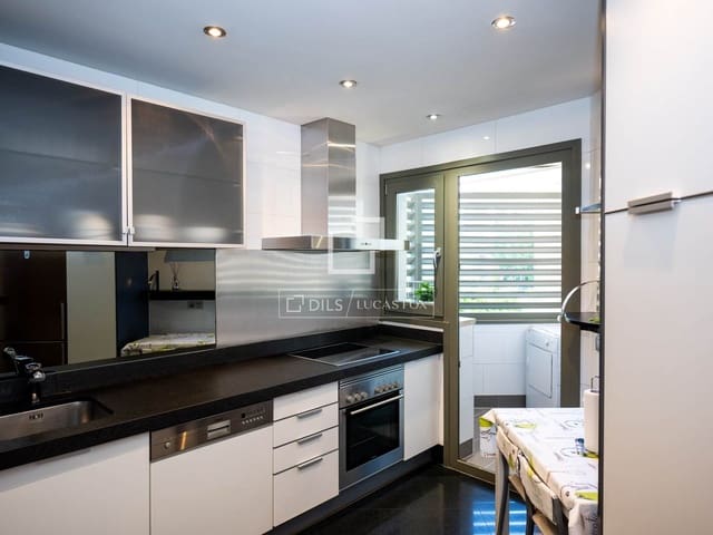 4 sovrum Lägenhet att hyra i Madrid stad med garage - 3 300 € (Ref: 9860782)