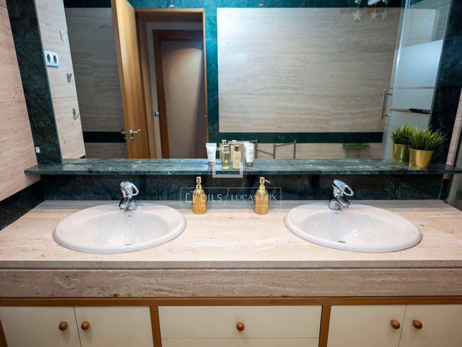 4 sovrum Lägenhet att hyra i Madrid stad med garage - 3 300 € (Ref: 9860782)