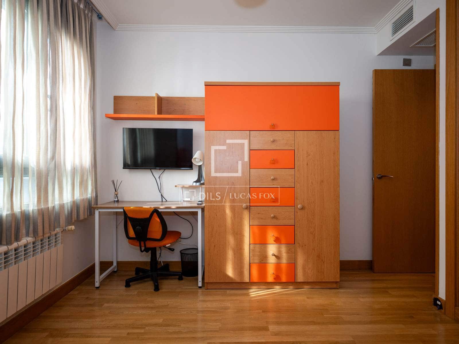 4 sovrum Lägenhet att hyra i Madrid stad med garage - 3 300 € (Ref: 9860782)