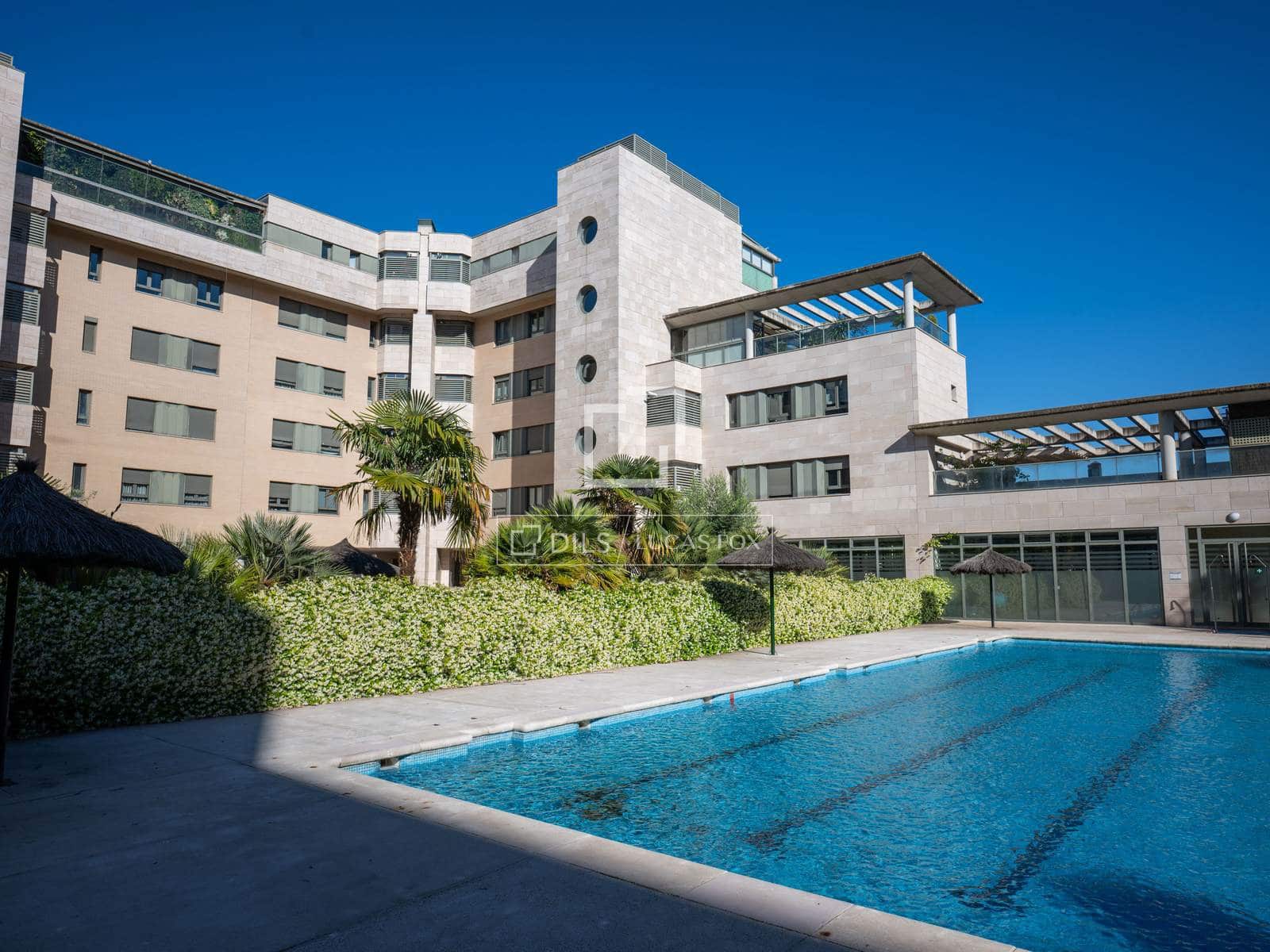 4 sovrum Lägenhet att hyra i Madrid stad med garage - 3 300 € (Ref: 9860782)