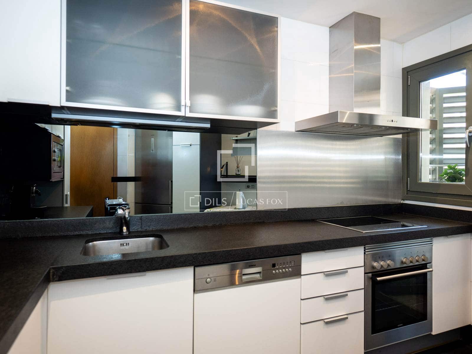 4 sovrum Lägenhet att hyra i Madrid stad med garage - 3 300 € (Ref: 9860782)