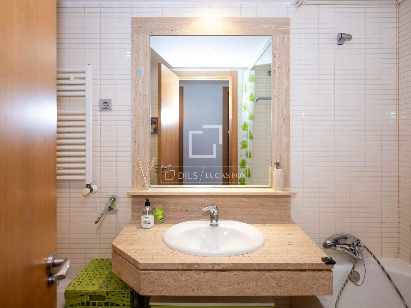 4 sovrum Lägenhet att hyra i Madrid stad med garage - 3 300 € (Ref: 9860782)