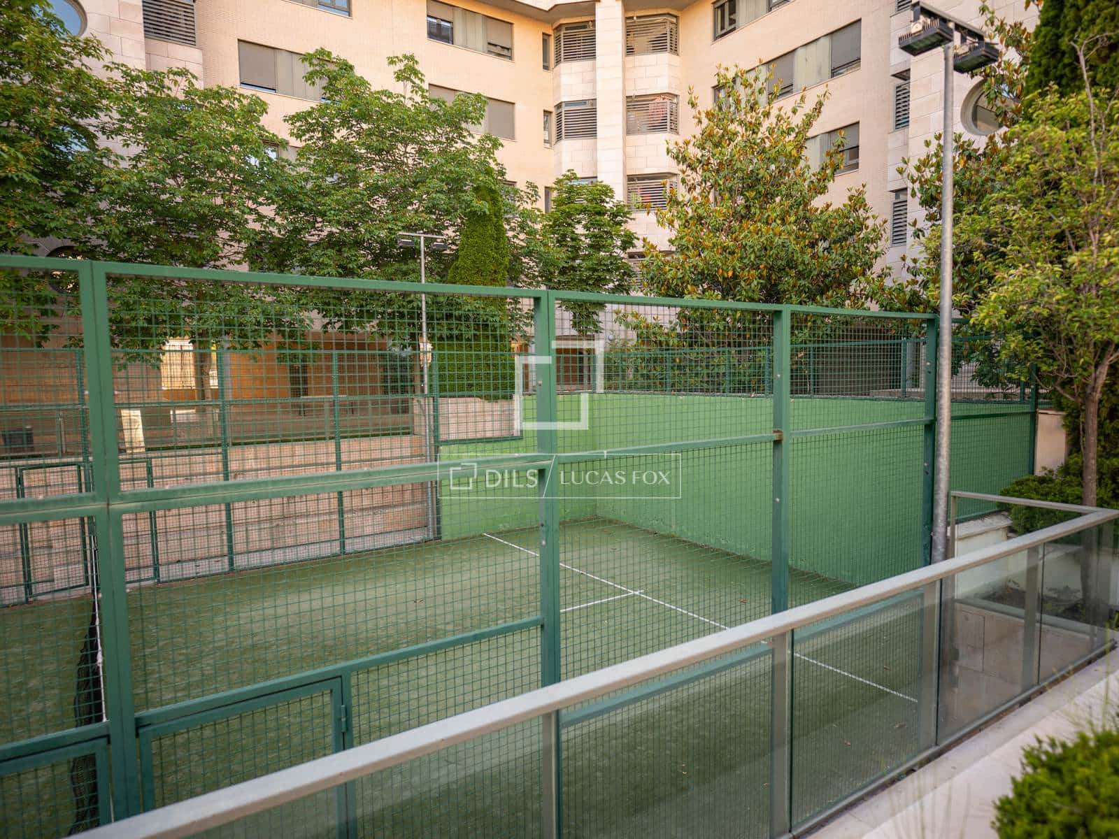4 sovrum Lägenhet att hyra i Madrid stad med garage - 3 300 € (Ref: 9860782)