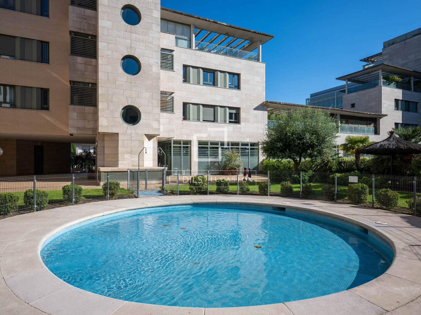4 sovrum Lägenhet att hyra i Madrid stad med garage - 3 300 € (Ref: 9860782)