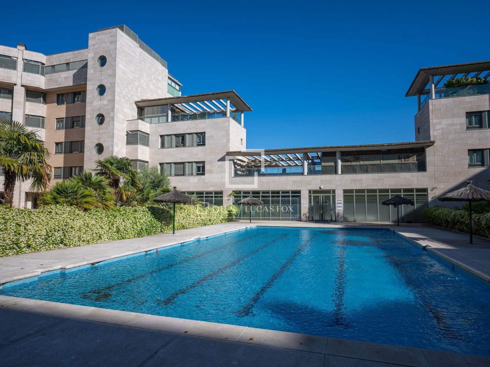 4 sovrum Lägenhet att hyra i Madrid stad med garage - 3 300 € (Ref: 9860782)
