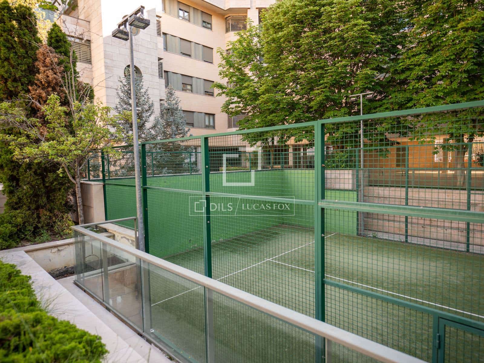 4 sovrum Lägenhet att hyra i Madrid stad med garage - 3 300 € (Ref: 9860782)