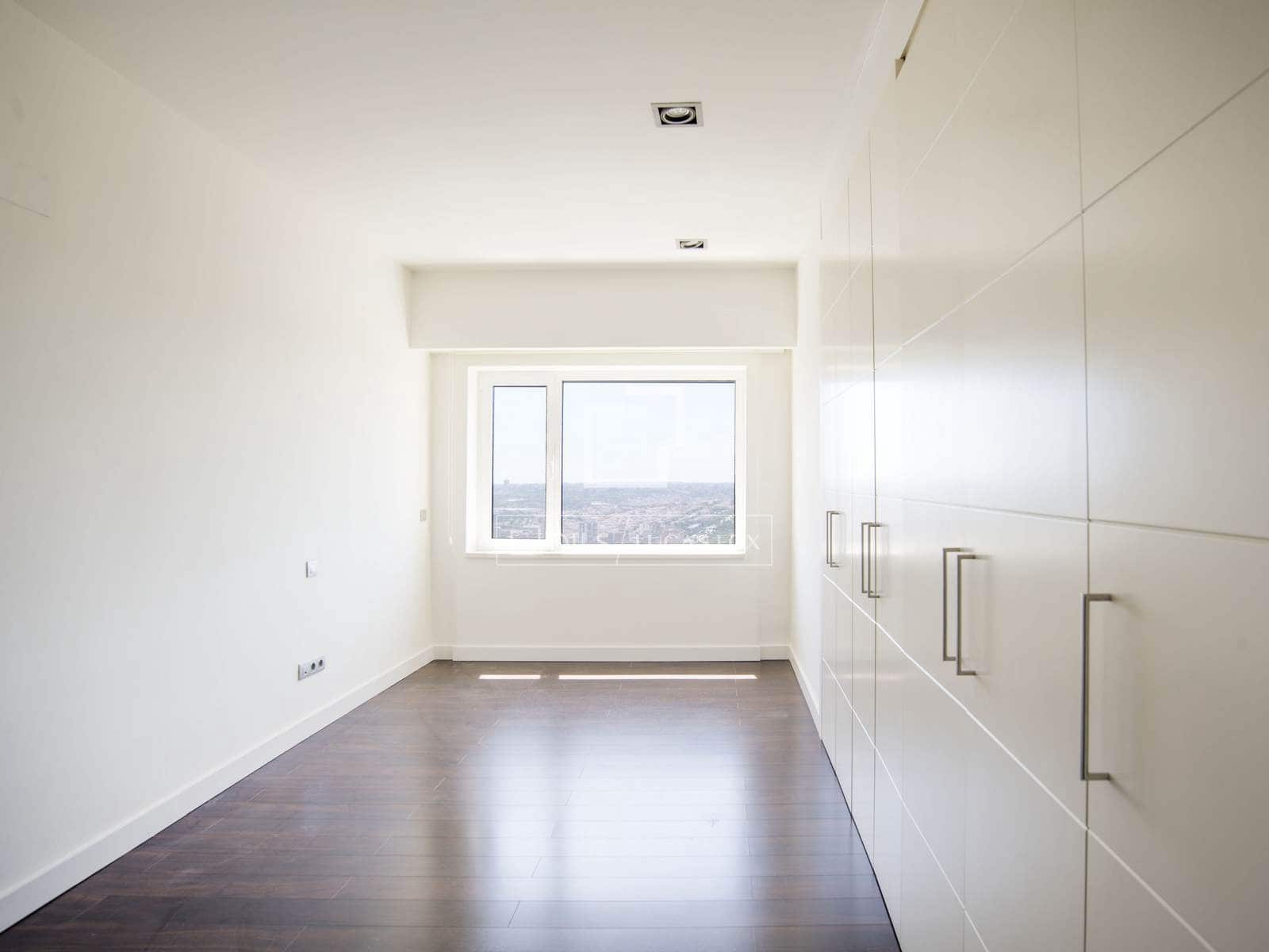 2 sypialnia Apartament do wynajęcia w Miasto Madryt z basenem garażem - 4 000 € (Ref: 9860783)