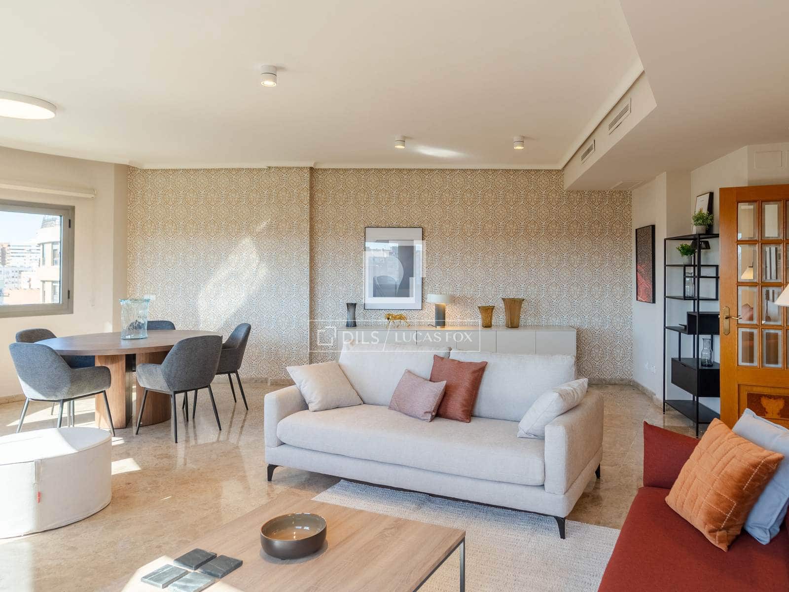 4 bedroom Apartment for rent in Valencia city with garage - € 3,500 (Ref: 9860937)