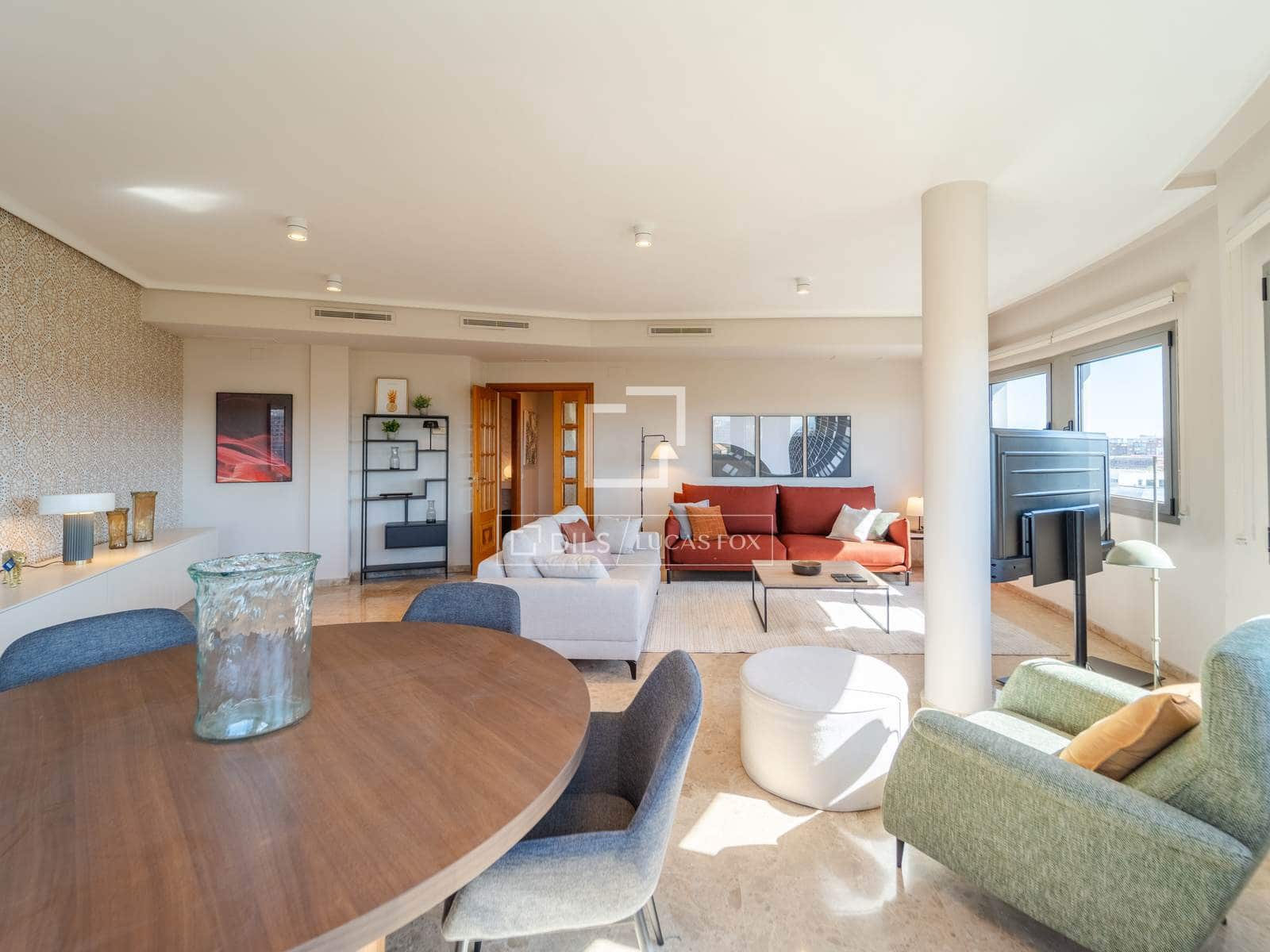 4 bedroom Apartment for rent in Valencia city with garage - € 3,500 (Ref: 9860937)